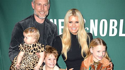 Jessica Simpson Shares Rare Family Photo With。